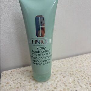 Clinique 7 Day Scrub Cream - Light Green